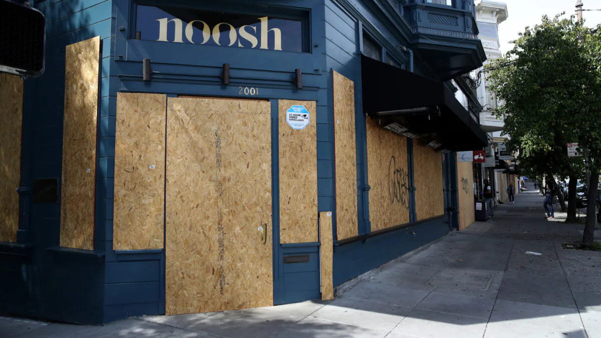 Businesses along Fillmore Street are seen boarded up in San Francisco, Calif., on April 8, 2020. (Justin Sullivan/Getty Images)