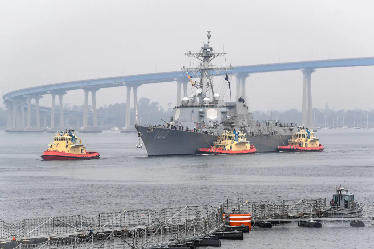 The guided-missile destroyer USS Kidd arrives in San Diego as part of the Navy’s aggressive response to the COVID-19 outbreak on board the ship, on April 28, 2020. (U.S. Navy photo by Mass Communication Specialist 2nd Class Alex Millar/ Released)