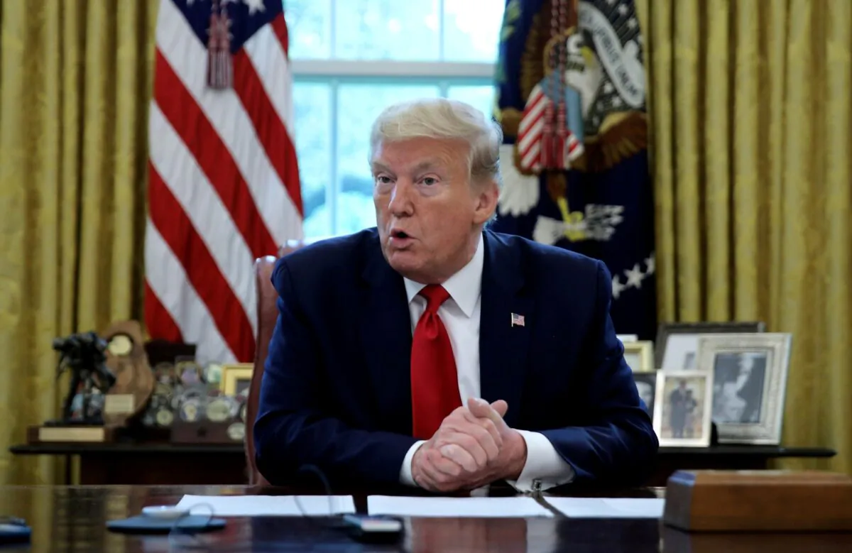 U.S. President Donald Trump answers questions during an interview with Reuters about China, COVID-19 pandemic, and other subjects in the Oval Office of the White House in Washington on April 29, 2020. (Carlos Barria）