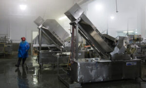 As Meat Plant Infections Rise, Canada Lets Packers Choose When to Close