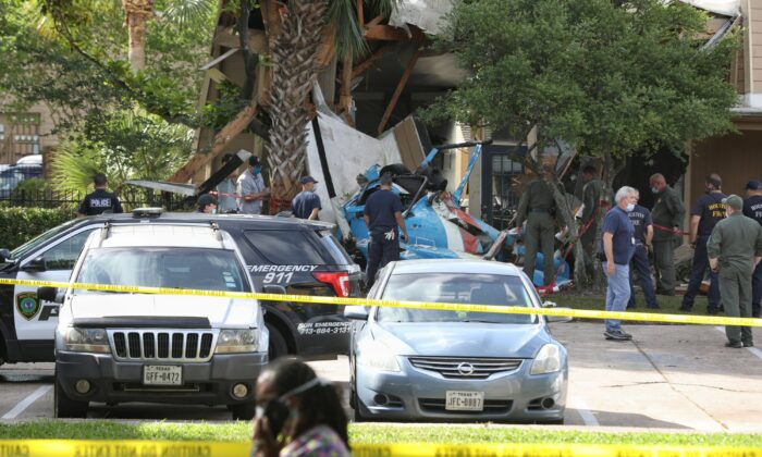 Houston Police Helicopter Crash Leaves 1 Dead, Another In Critical ...