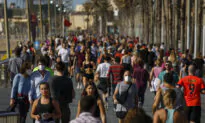Spaniards Pour out for 1st Exercise in 7 Weeks of Lockdown