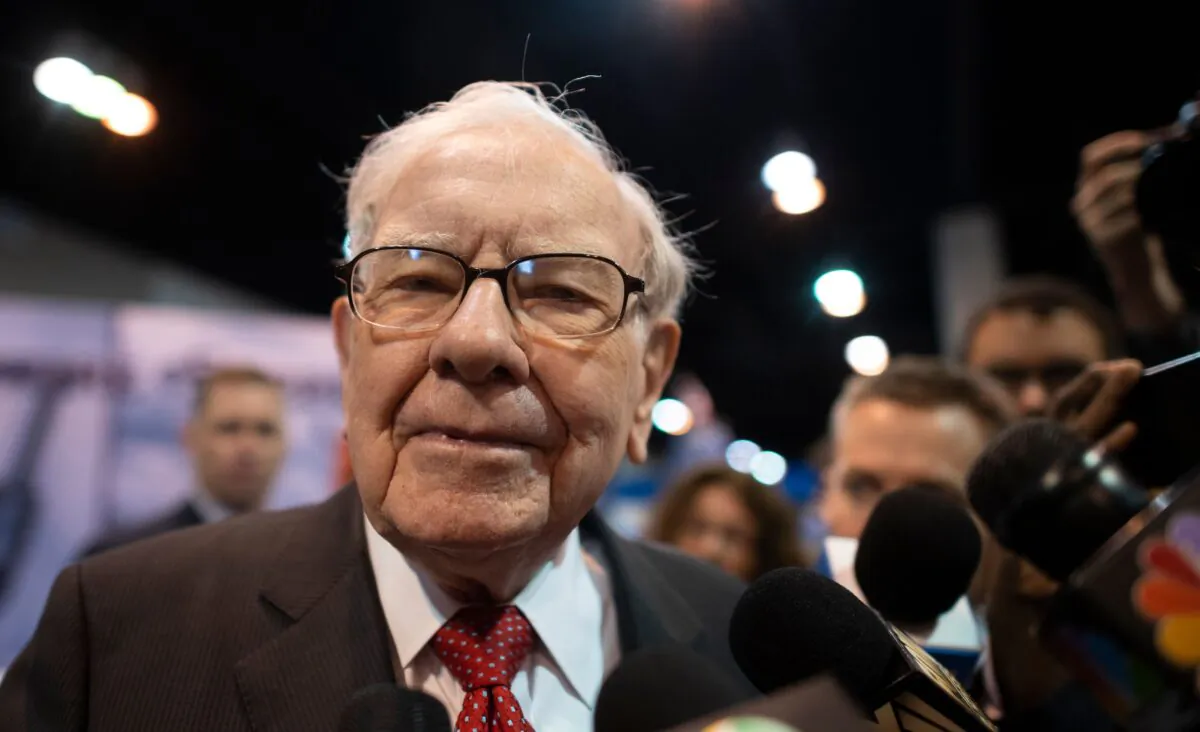 Warren Buffett (C), CEO of Berkshire Hathaway, speaks to the press as he arrives at the 2019 annual shareholders meeting in Omaha, Neb., on May 4, 2019. (Johannes Eisele/AFP via Getty Images)