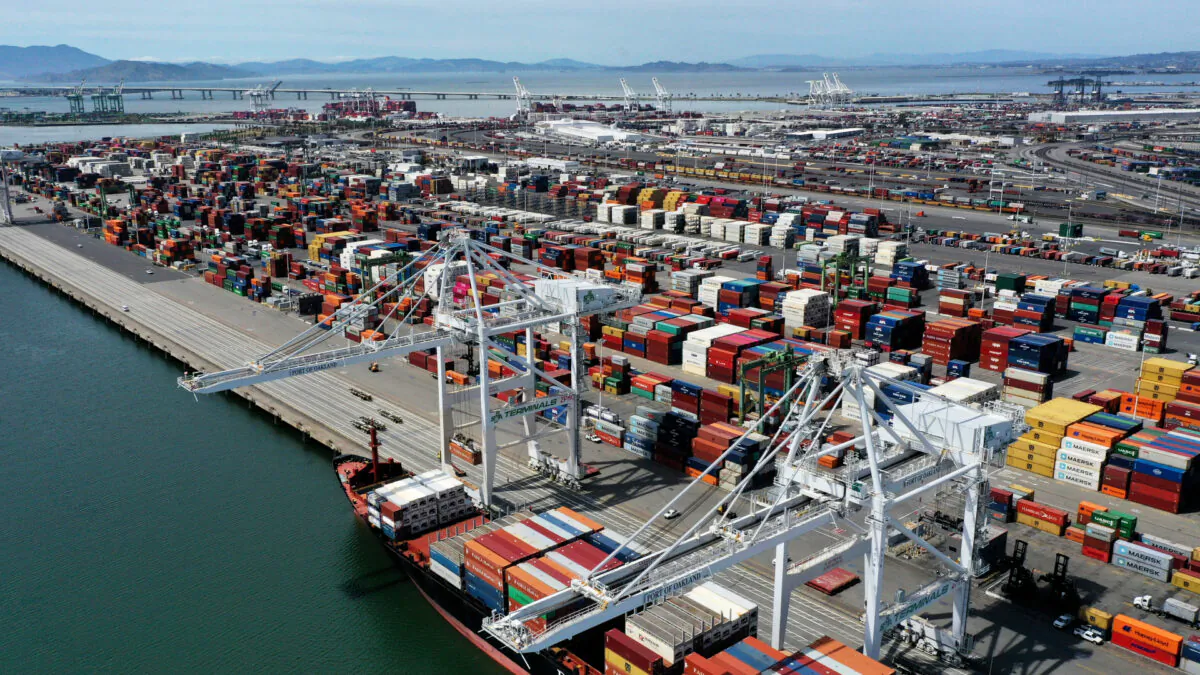 A container ship sits at the Port of Oakland on April 29, 2020 in Oakland, Calif. (Justin Sullivan/Getty Images)