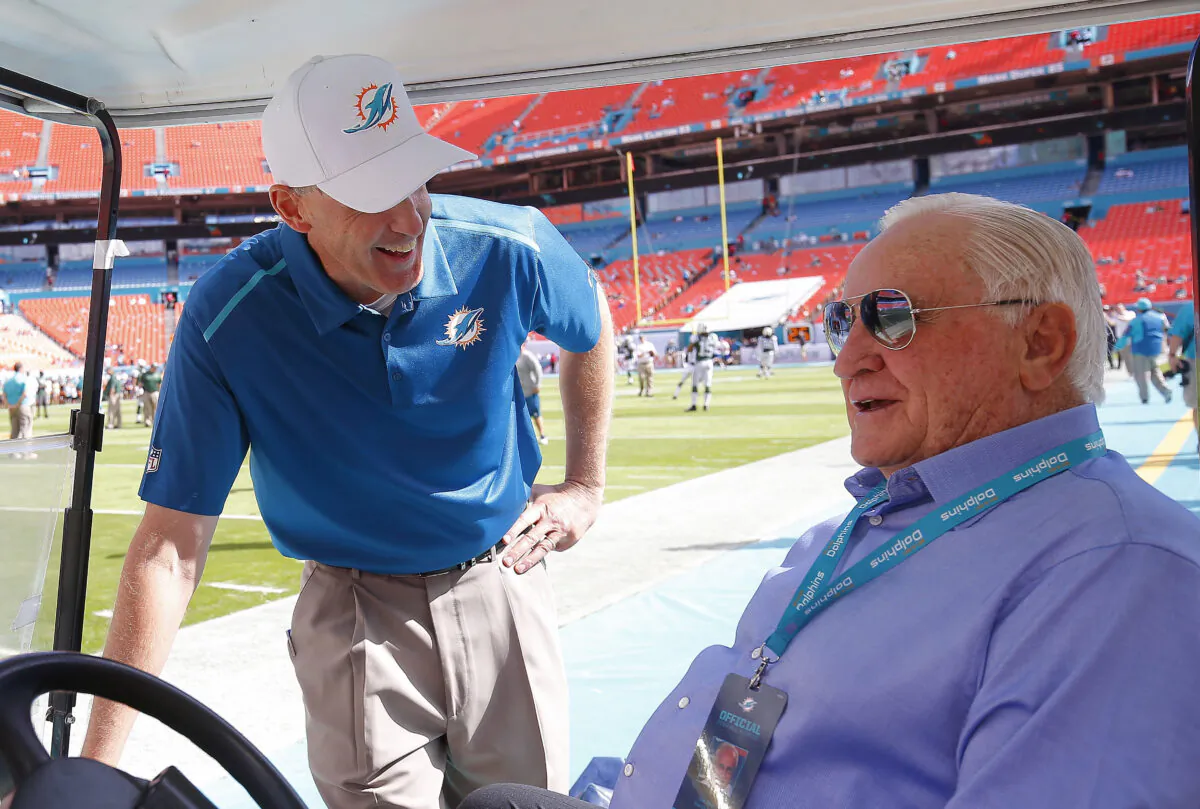 Former Miami Dolphins head coach Don Shula, right, greets head coach Joe Philbin before the Dolphins met the New York Jets in a game at Sun Life Stadium in Miami Gardens, Florida on Dec. 28, 2014. (Chris Trotman/Getty Images)