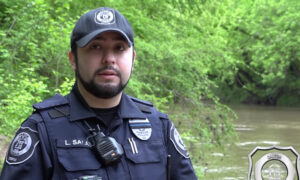 Police Officer Dives Into Freezing River to Save Two Drowning Teens Clinging to Branches, Hailed a Hero