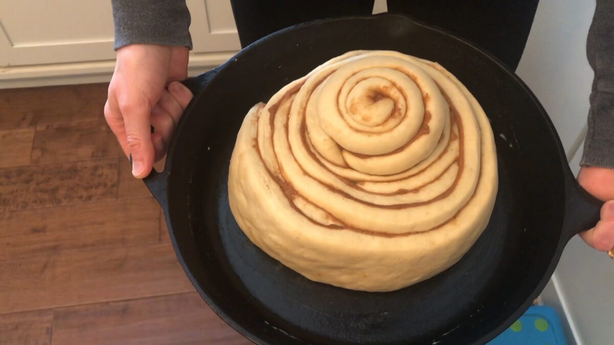 giant cinnamon roll