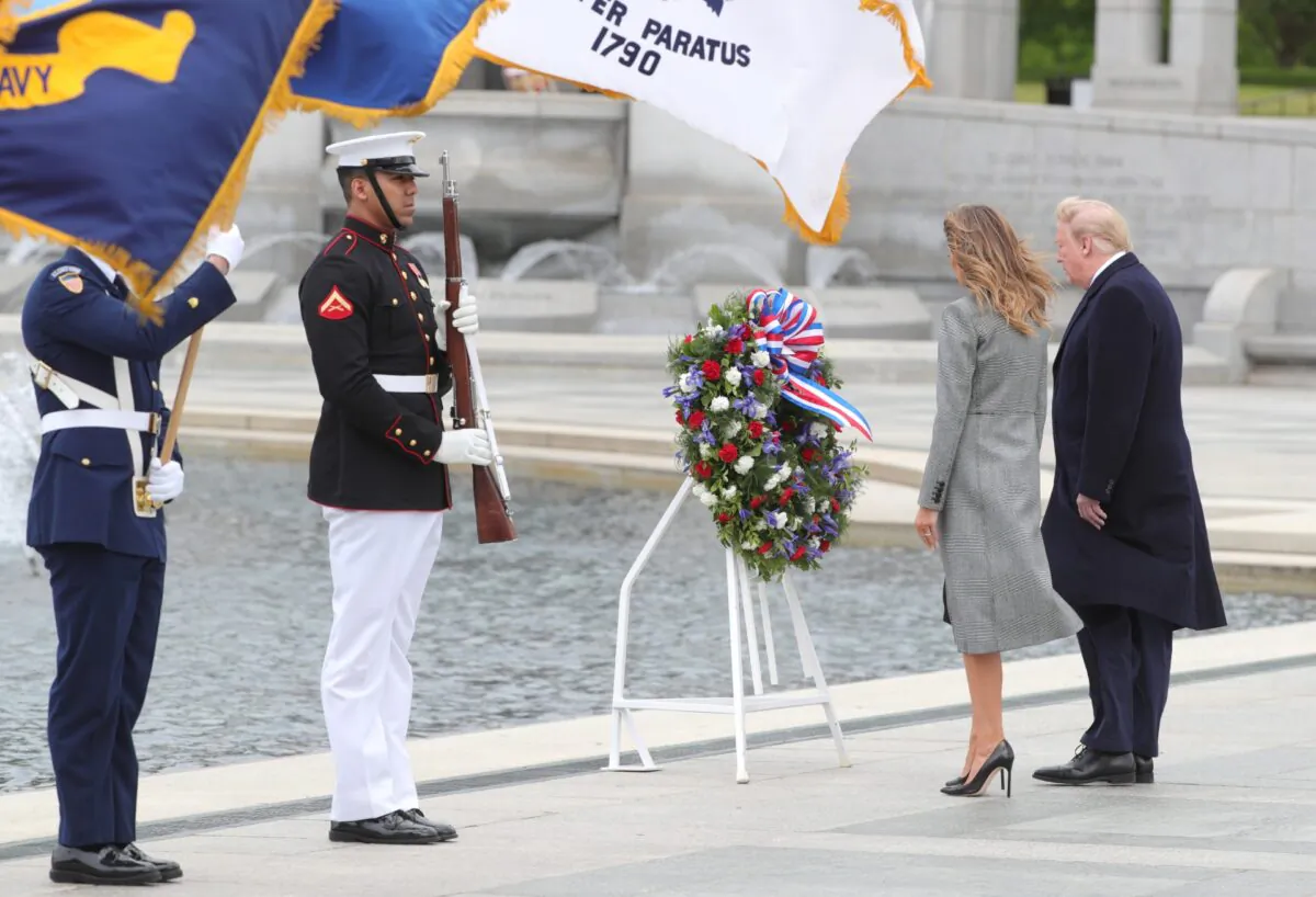  U.S. President Donald Trump and First Lady Melania Trump stand in front of a wreath during a Victory in Europe Day 75th anniversary ceremony at the World War II Memorial in Washington, on May 8, 2020. (Tom Brenner/Reuters)