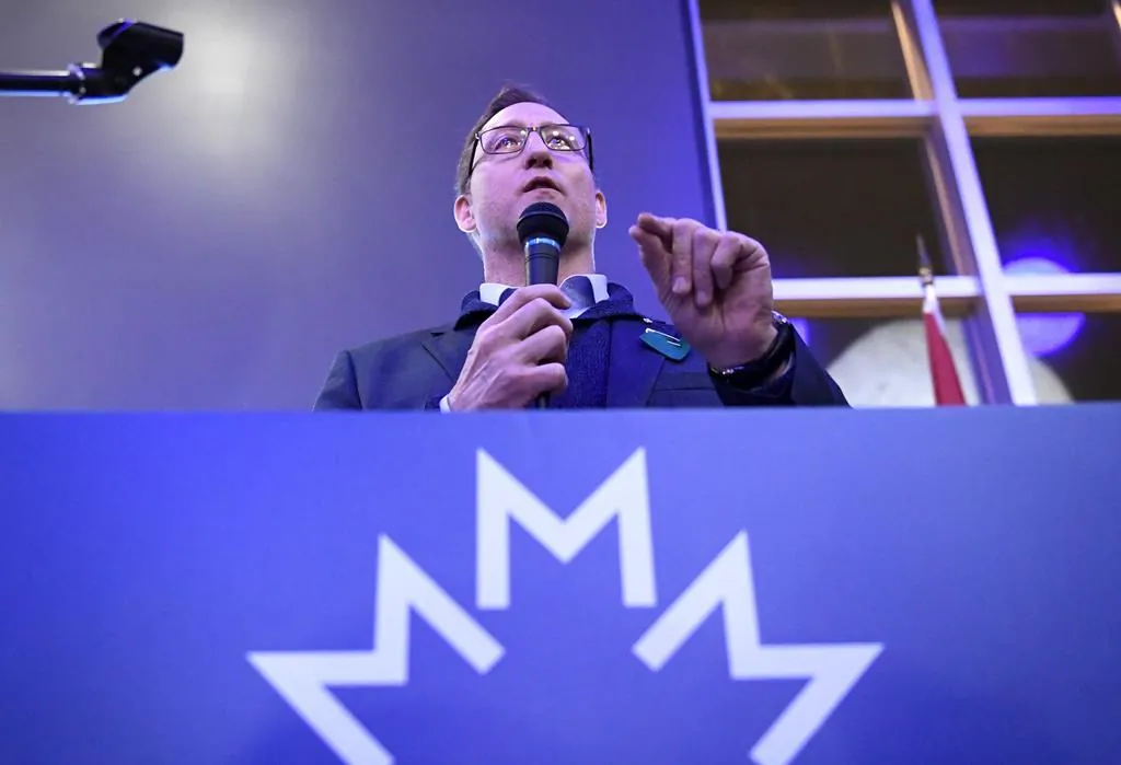 Conservative leadership candidate Peter MacKay speaks to supporters at a meet and greet event in Ottawa, on Jan. 26, 2020. (The Canadian Press/Justin Tang)