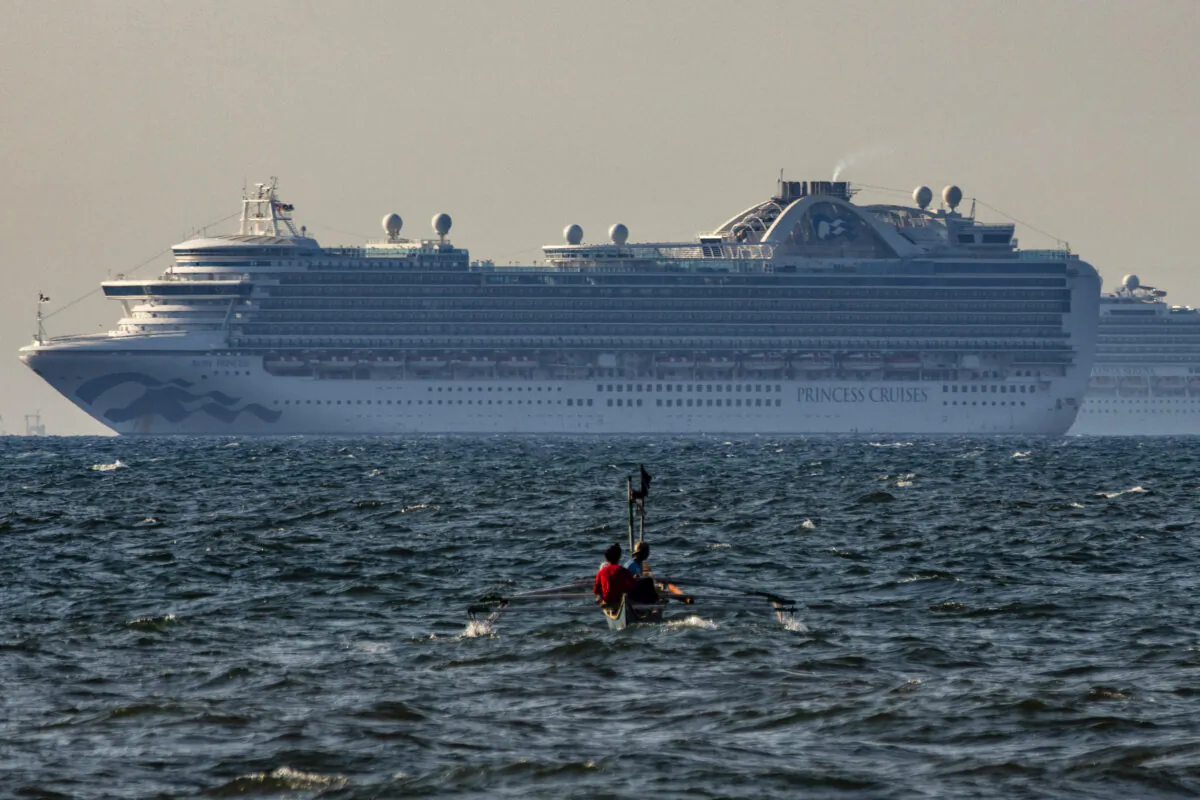 The cruise ship Ruby Princess floats in the waters of Manila Bay, Philippines on May 7, 2020. (Ezra Acayan/Getty Images)