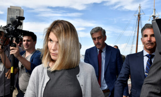 Loughlin, Giannulli Plead Guilty in College Scam but Await Fate