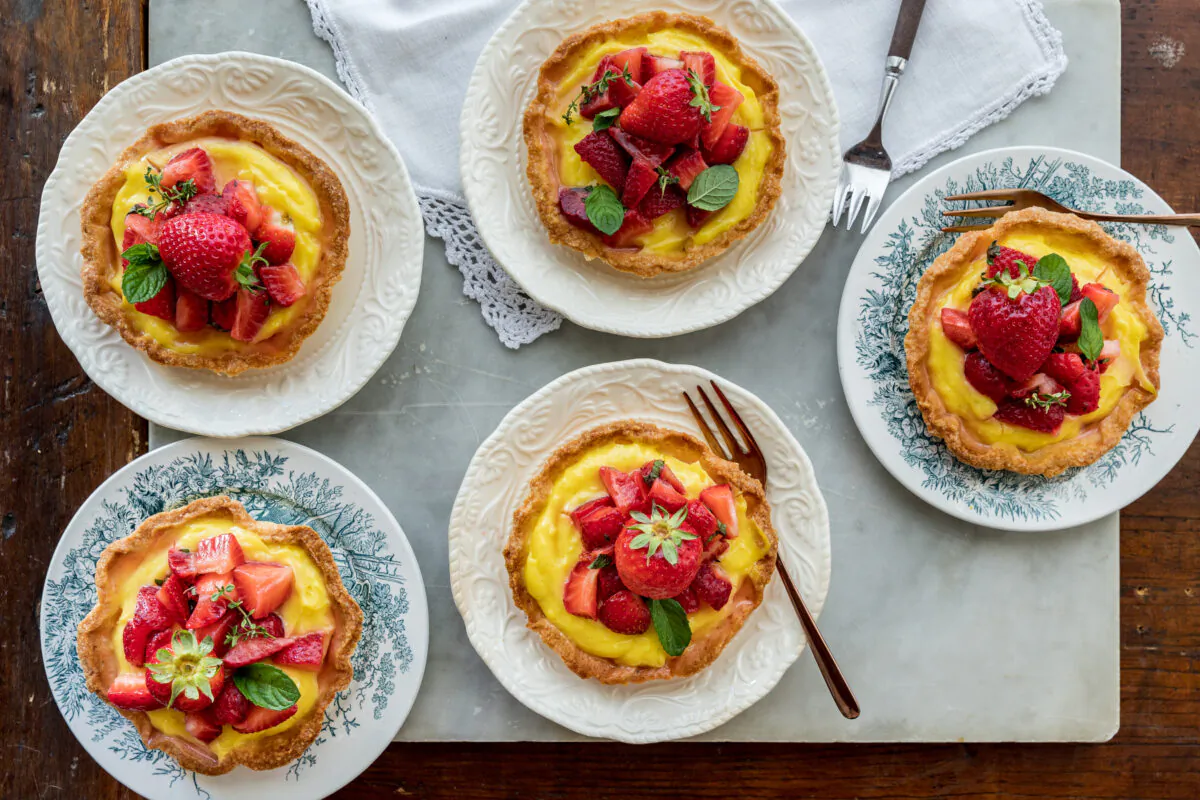 Crostatine alla frutta, tartlets filled with pastry cream and fresh fruit. (Photo by Giulia Scarpaleggia)
