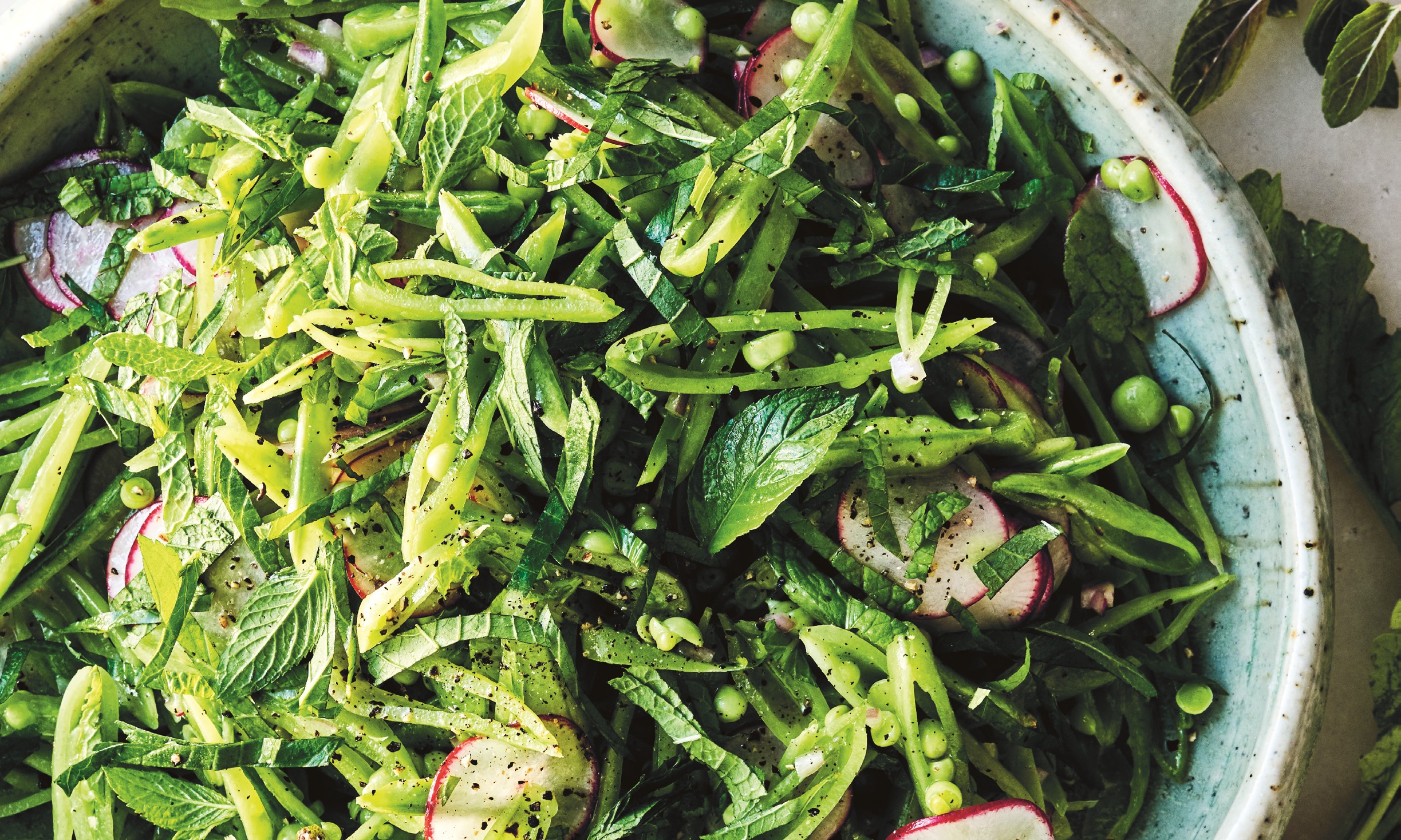 https://img.theepochtimes.com/assets/uploads/2020/05/10/Sugar-Snap-Pea-and-Radish-Salad-1.jpg