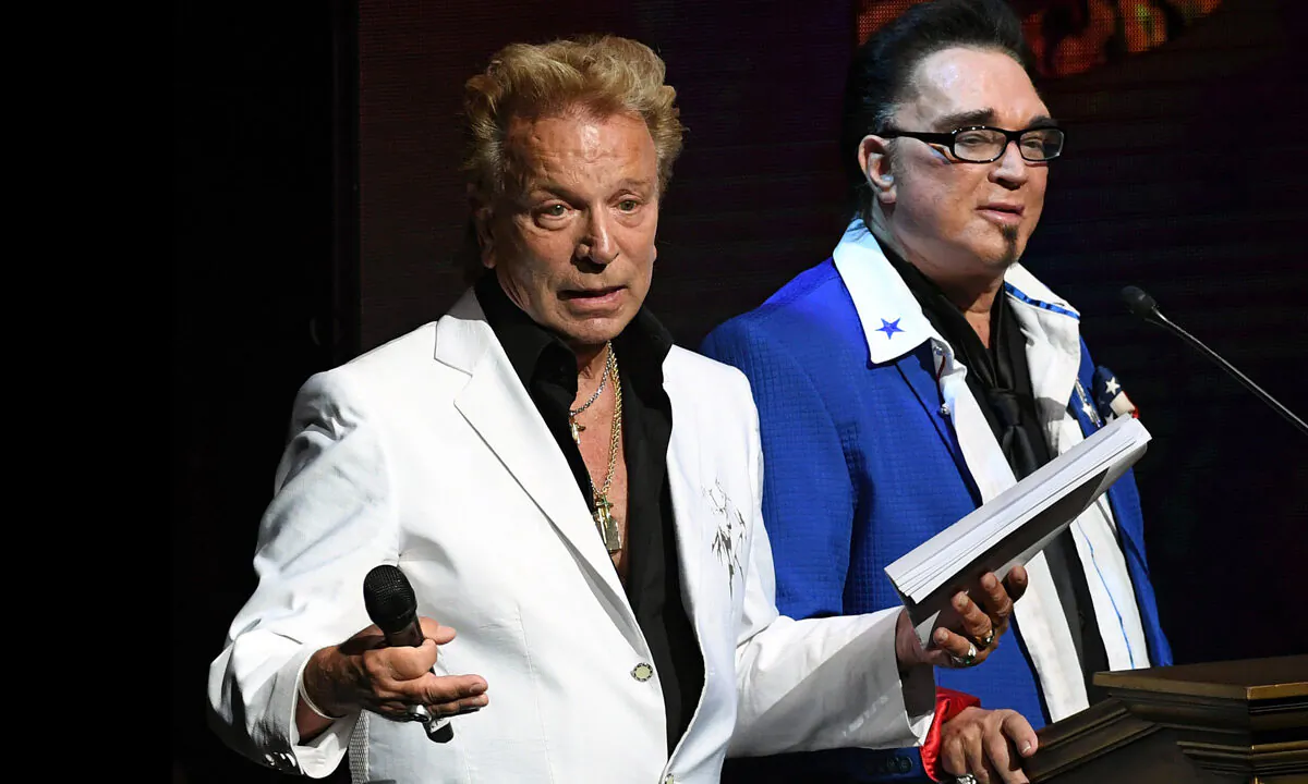 Siegfried Fischbacher (L) and Roy Horn speak during Criss Angel's HELP (Heal Every Life Possible) charity event at the Luxor Hotel and Casino benefiting pediatric cancer research and treatment, in Las Vegas, Nev., on Sept. 12, 2016. (Ethan Miller/Getty Images)