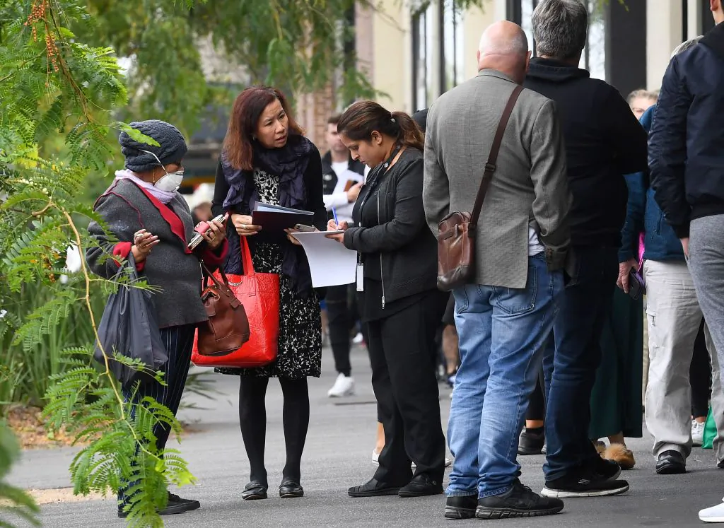 Queues stretched around the block at a Centrelink office in Melbourne on March 23, 2020. (William West/AFP via Getty Images) 