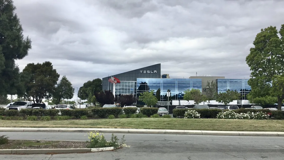 Cars fill the parking lot at Tesla's corporate office in Fremont, California on May 11, 2020. (Ilene Eng/The Epoch Times)