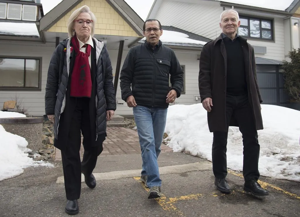 Wet'suwet'en hereditary leader Chief Woos, also known as Frank Alec (C), Minister of Crown-Indigenous Relation, Carolyn Bennett (L), and B.C. Indigenous Relations Minister Scott Fraser arrive to address the media in Smithers, B.C., on March 1, 2020. (The Canadian Press/Jonathan Hayward)