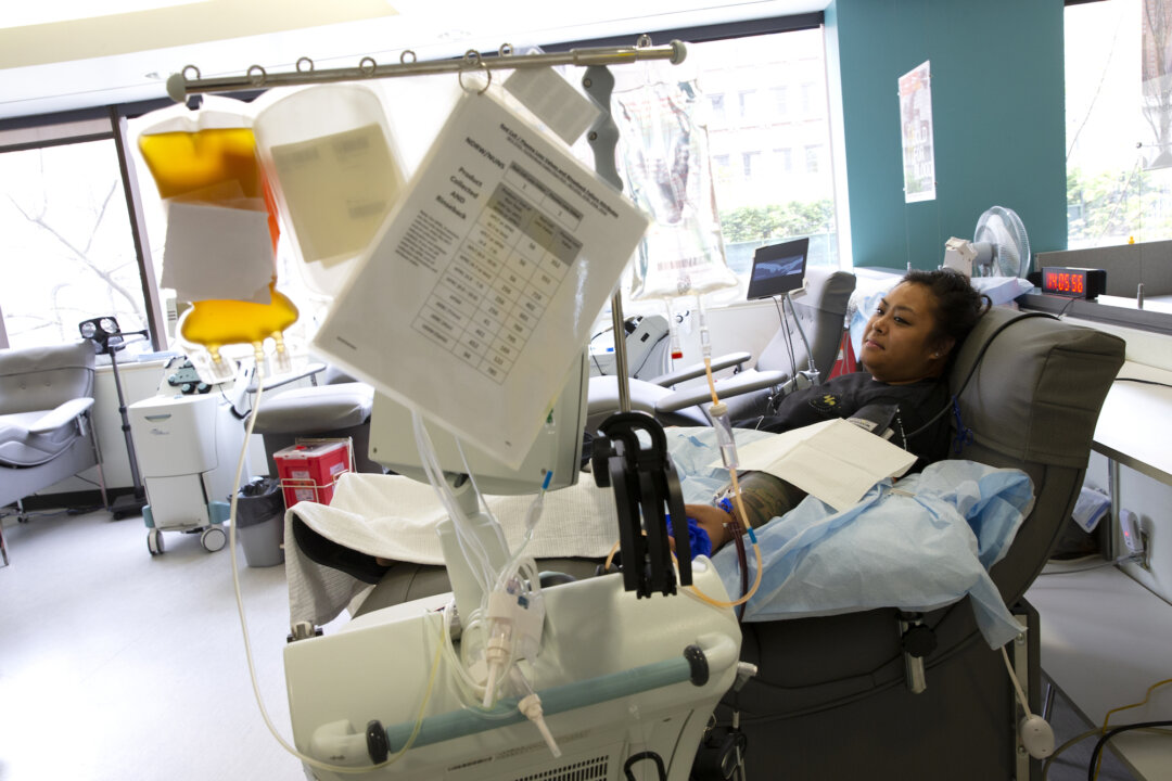 COVID-19 convalescent plasma donor, Melissa Cruz, donates plasma at Bloodworks Northwest in Seattle, Wash., on April 17, 2020. (Karen Ducey/Getty Images)