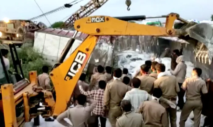 A police rescue team work to lift a truck at the site of an accident where a truck carrying migrant laborers collided with another, killing and injuring several people in Auraiya, Uttar Pradesh, India, May 16, 2020. (Ani/Reuters TV).