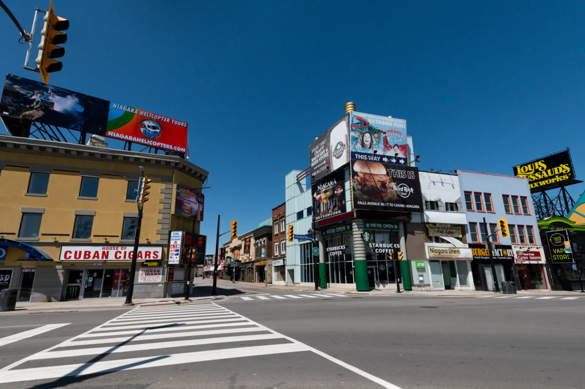 A street in the town of Niagara Falls is seen during the CCP virus pandemic in Niagara Falls, Canada, on April 27 2020. (Emma McIntyre/Getty Images)