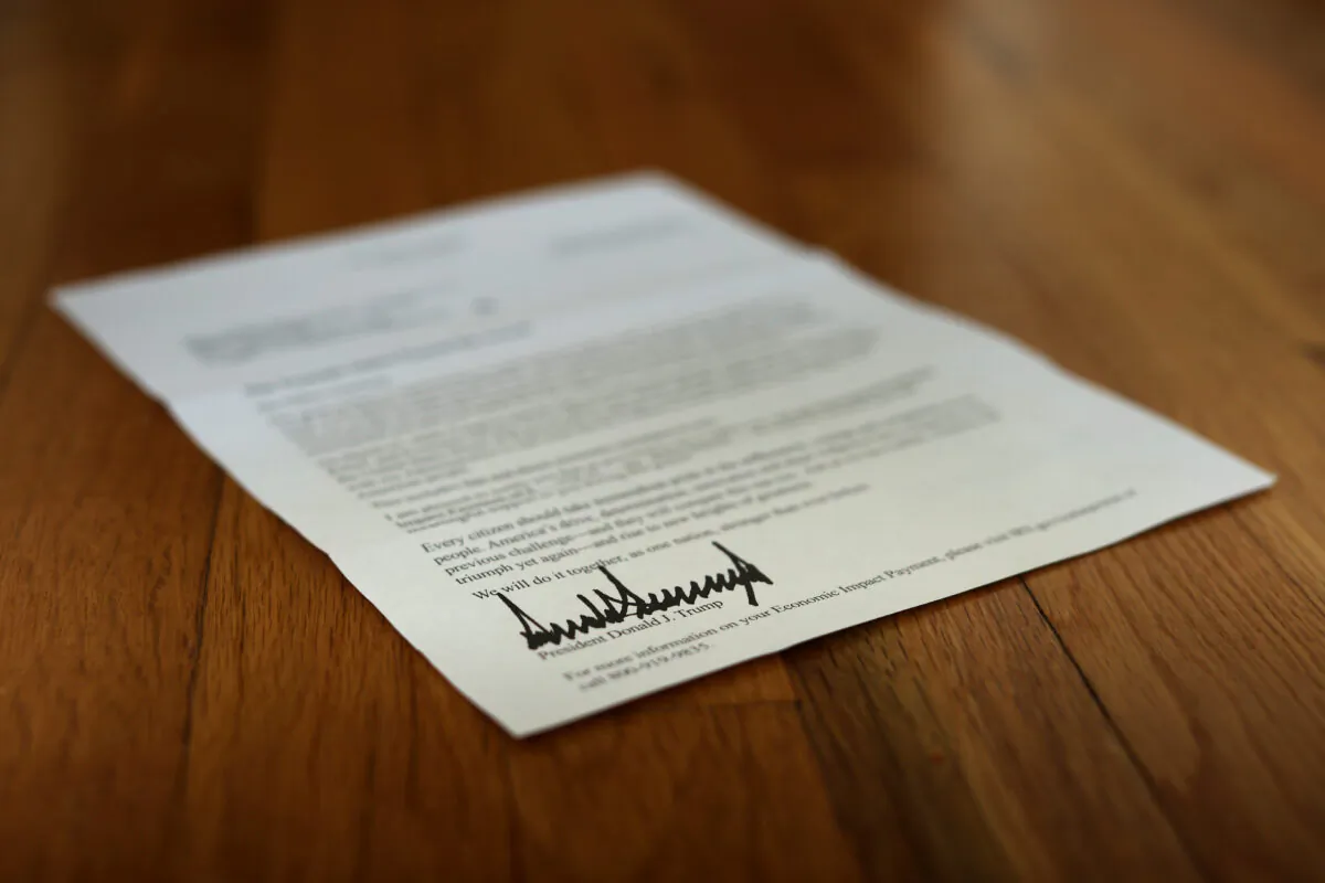 A letter bearing the signature of U.S. President Donald Trump was sent to people who received a CCP virus economic stimulus payment as part of the CARES Act, seen in Washington on April 29, 2020. (Chip Somodevilla/Getty Images)