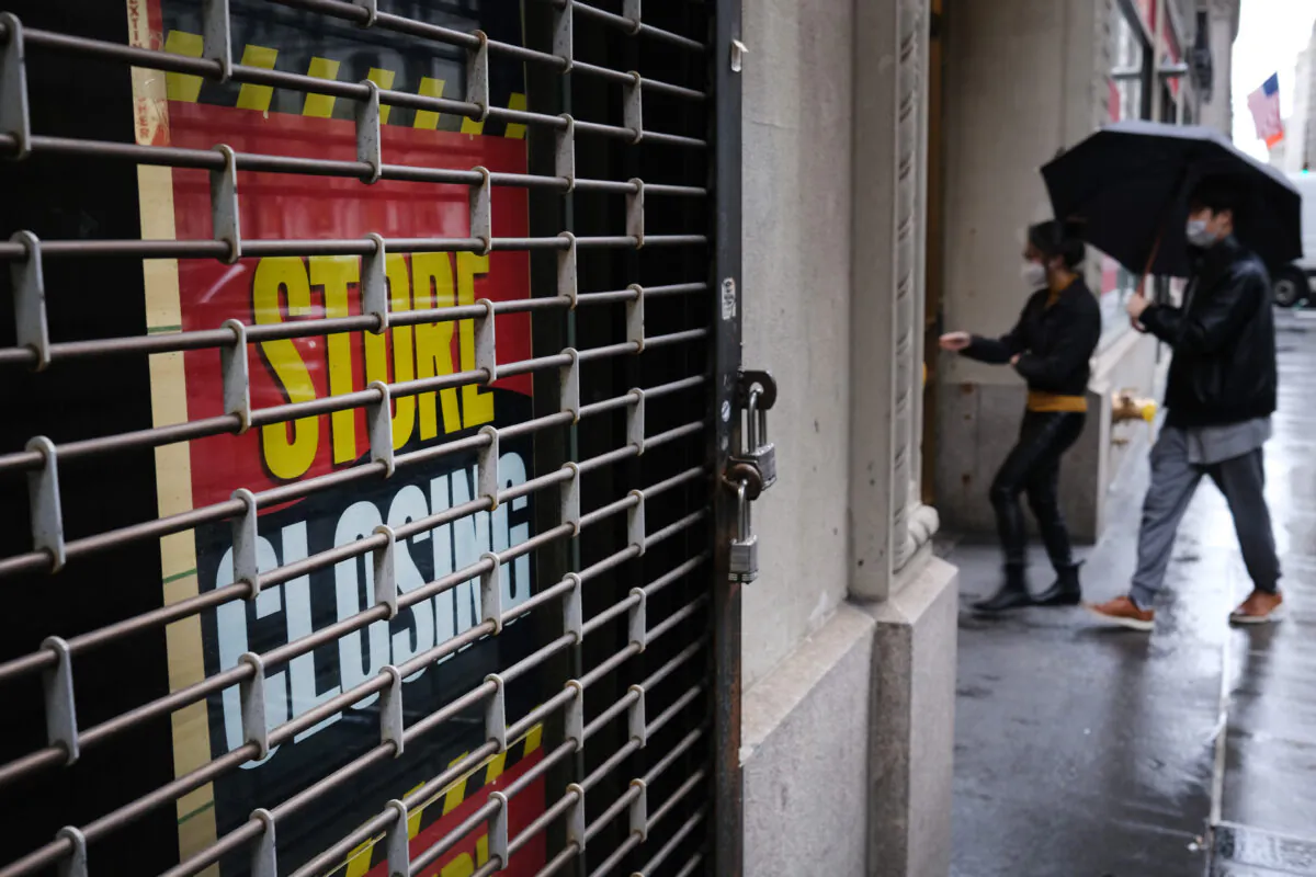 A store stands closed near Wall Street as the CCP virus keeps financial markets and businesses mostly closed in New York City, N.Y., on May 8, 2020. (Spencer Platt/Getty Images)