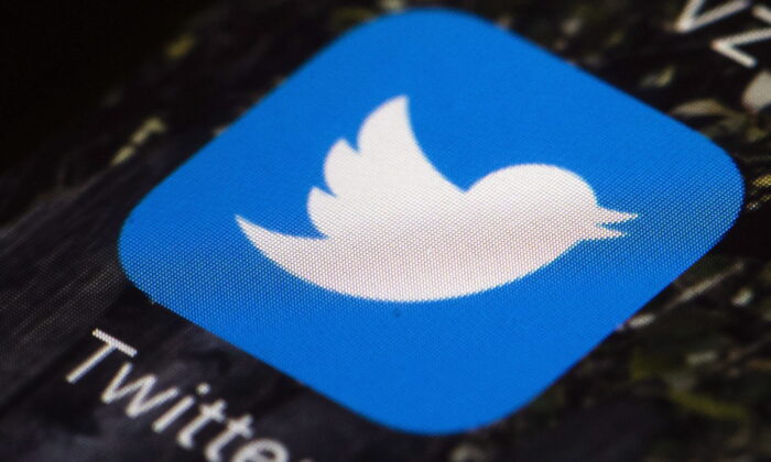 Social media was supposed to be the great equalizer, but a new study suggests that most elected officials in Canada, the United States and elsewhere are struggling to connect with people on Twitter. (Matt Rourke/THE CANADIAN PRESS/AP/)