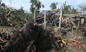 India Evacuates Thousands Threatened by Cyclone Amid Pandemic