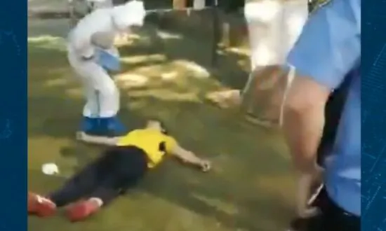 Wuhan Man Collapses During Morning Exercise