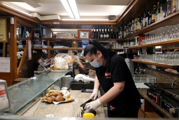 shops-Italy-reopening