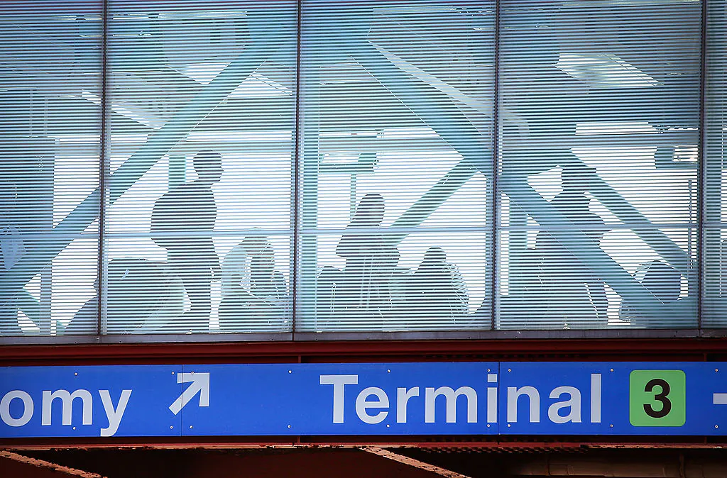 Passengers cross a pedestrian bridge as they arrive for flights at O'Hare International Airport in Chicago, Ill., on May 23, 2014. (Scott Olson/Getty Images)