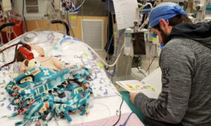 Mom Spots Hospital Worker Reading Storybook to Critically Ill Daughter and Snaps Photo That Goes Viral