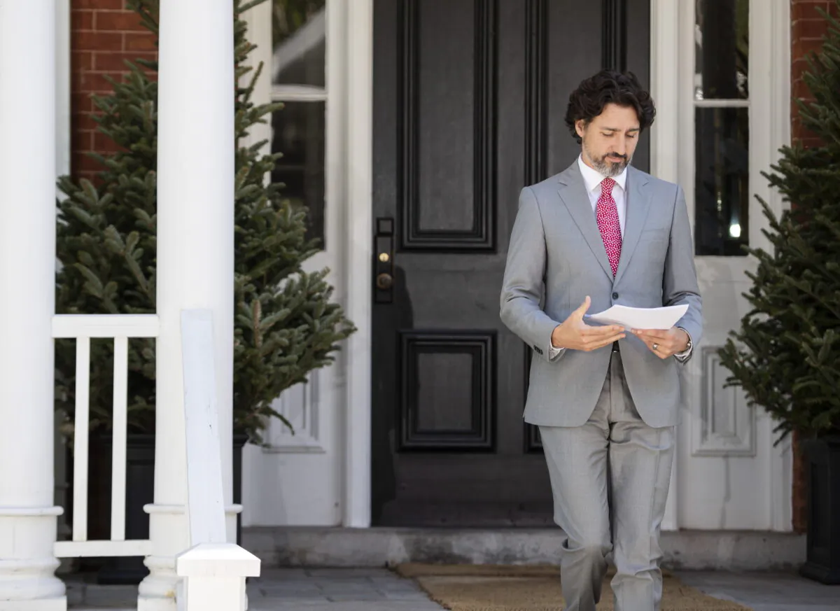 Prime Minister Justin Trudeau arrives for his daily news conference on the COVID-19 pandemic outside his residence at Rideau Cottage in Ottawa, on May 20, 2020. (Justin Tang/THE CANADIAN PRESS)