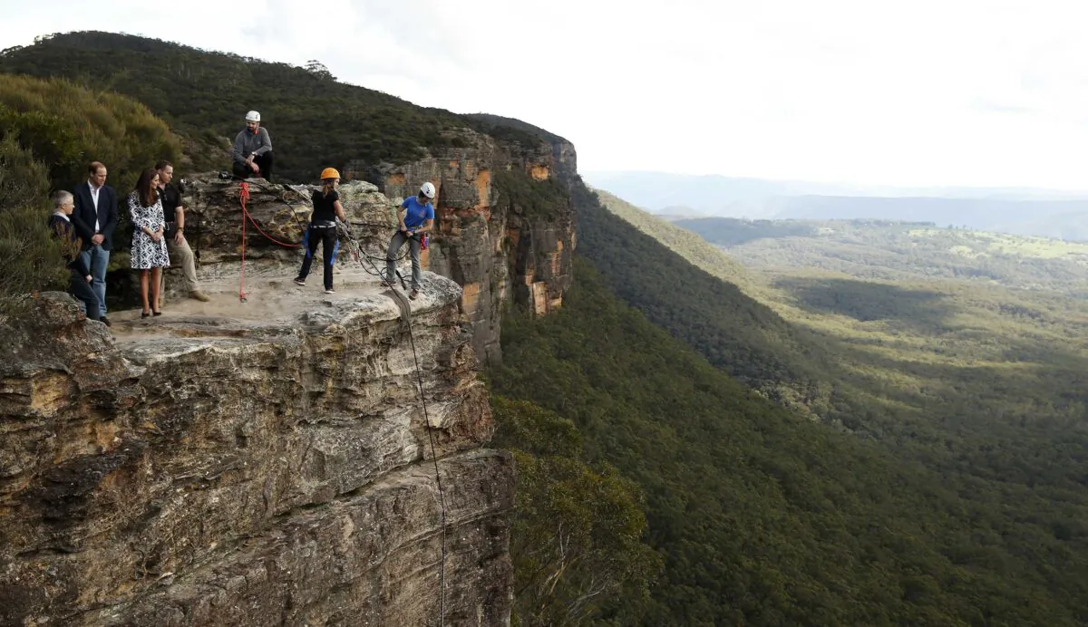 Prince William, Duke of Cambridge and Catherine, Duchess of Cambridge visit  the Blue Mountains in Katoomba, Australia, on April 17, 2014. (Phil Noble/WPA Pool/Getty Images)