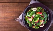 Dementia: Eating Plenty of Apples, Berries and Tea Linked to Lower Risk