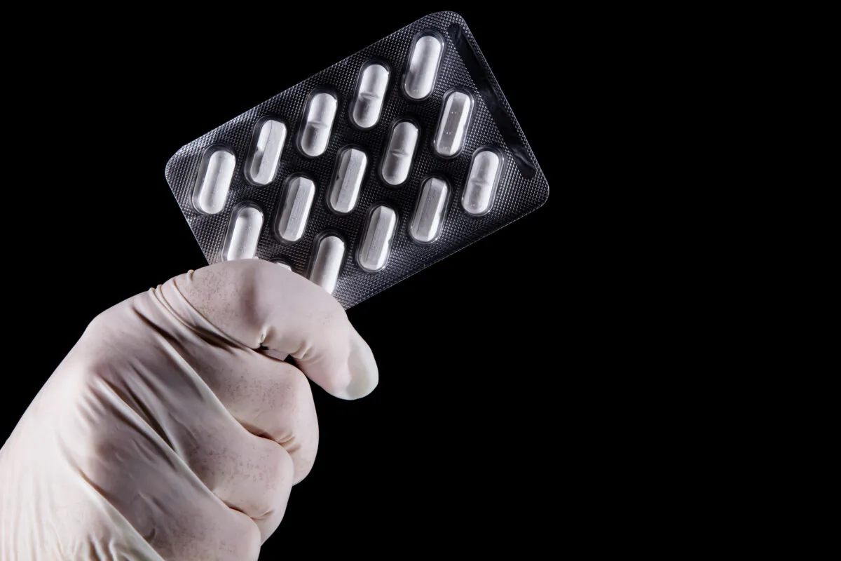 In this photo illustration, tablets on a blister pack of Plaquinol (hydroxychloroquine) are displayed in Rio de Janeiro, Brazil, on April 10, 2020. (Buda Mendes/Getty Images)