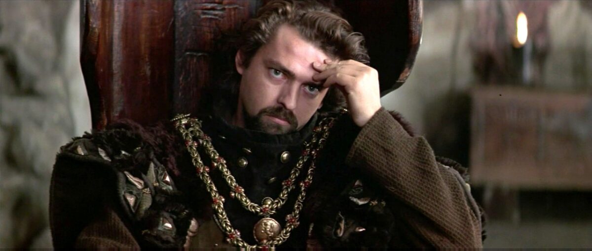 Scottish nobleman with gold chains in "Braveheart"