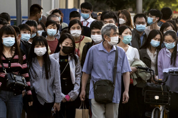 Chinese commuters wear protective masks