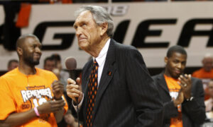 Eddie Sutton, Hall of Fame Basketball Coach, Dies at 84