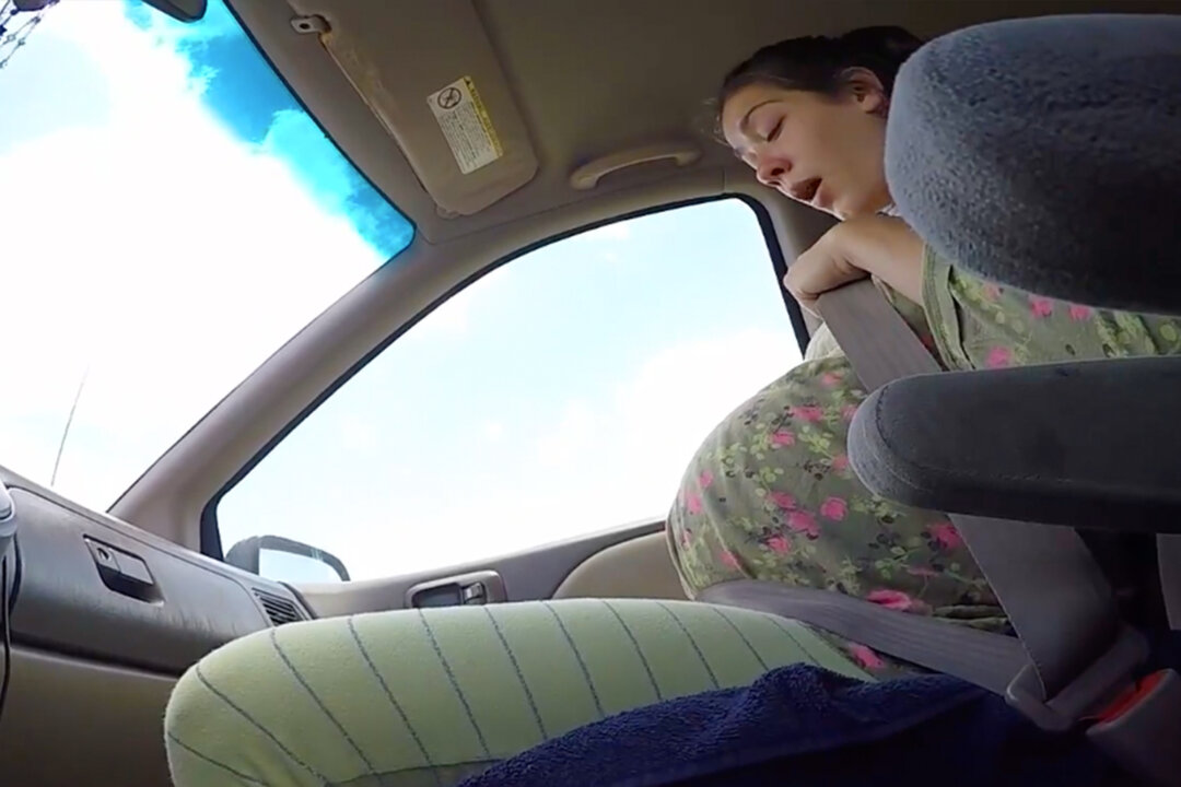 Pregnant Woman Gives Birth to a 10-Pound Baby in the Seat of a Car ...