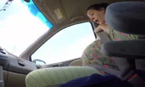 Pregnant Woman Gives Birth to a 10-Pound Baby in the Seat of a Car (Flashback Video)