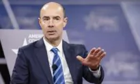 Labor Secretary Says Cut Regulations to Heal US Economy