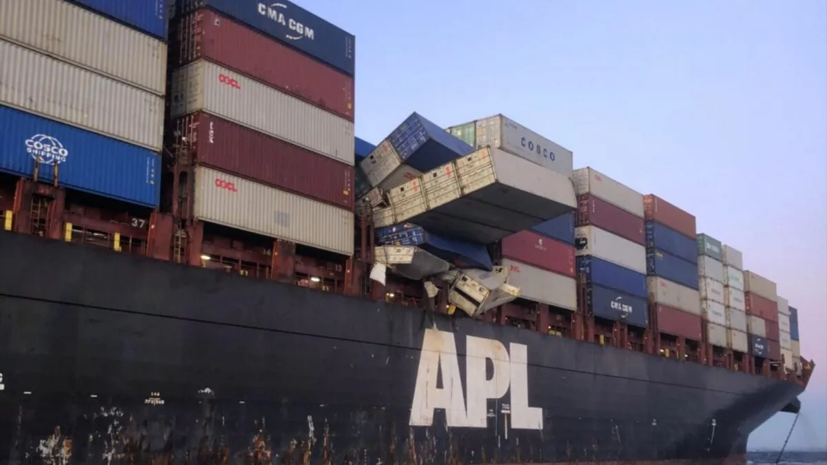 Containers falling off the APL England, 73 km south east of Sydney on 25 May, 2020. (Australian Maritime Safety Authority 2019)