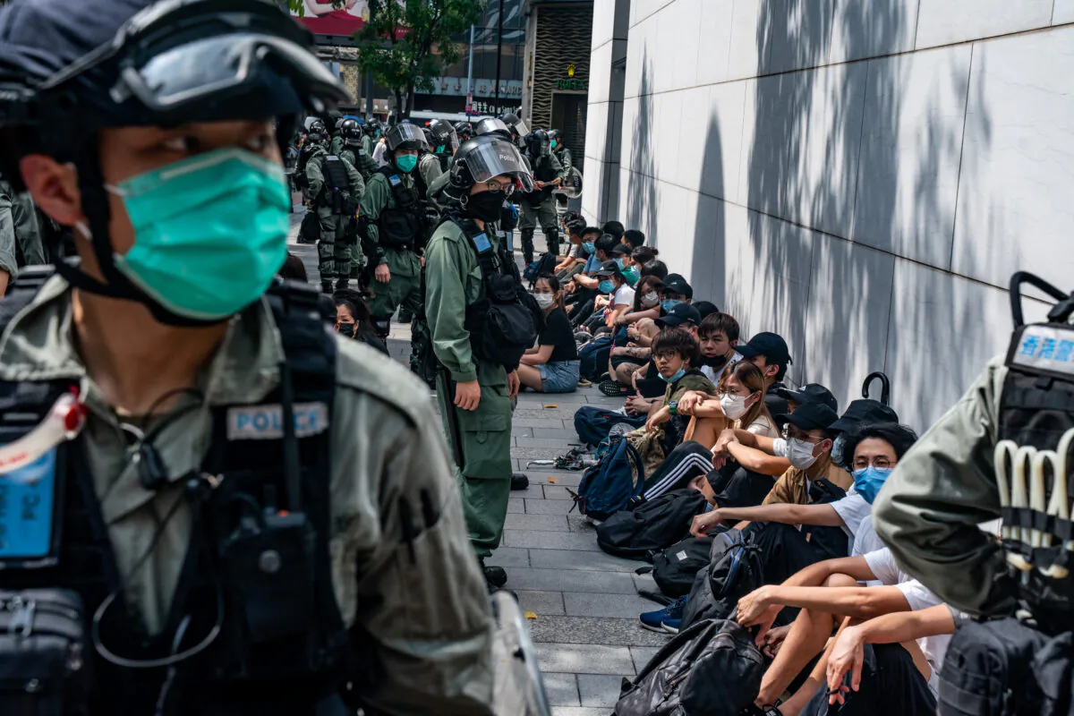 Riot police mass detain pro-democracy protesters during a rally in Causeway Bay district in Hong Kong, on May 27, 2020. (Anthony Kwan/Getty Images)