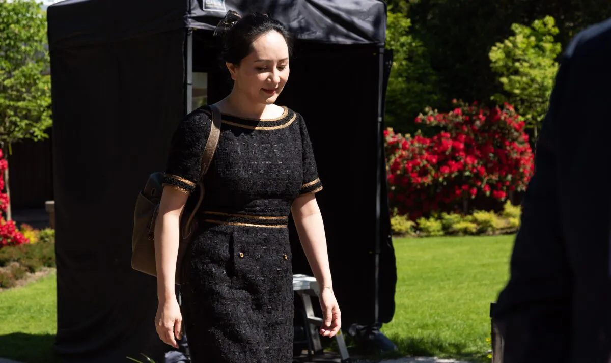 Huawei chief financial officer Meng Wanzhou walks outside her home to go to B.C. Supreme Court in Vancouver on May 27, 2020. (Jerry Wu/The Epoch Times)