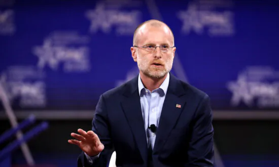 FCC Commissioner: Close ‘Loophole’ Allowing Chinese Telecoms to Access US Networks