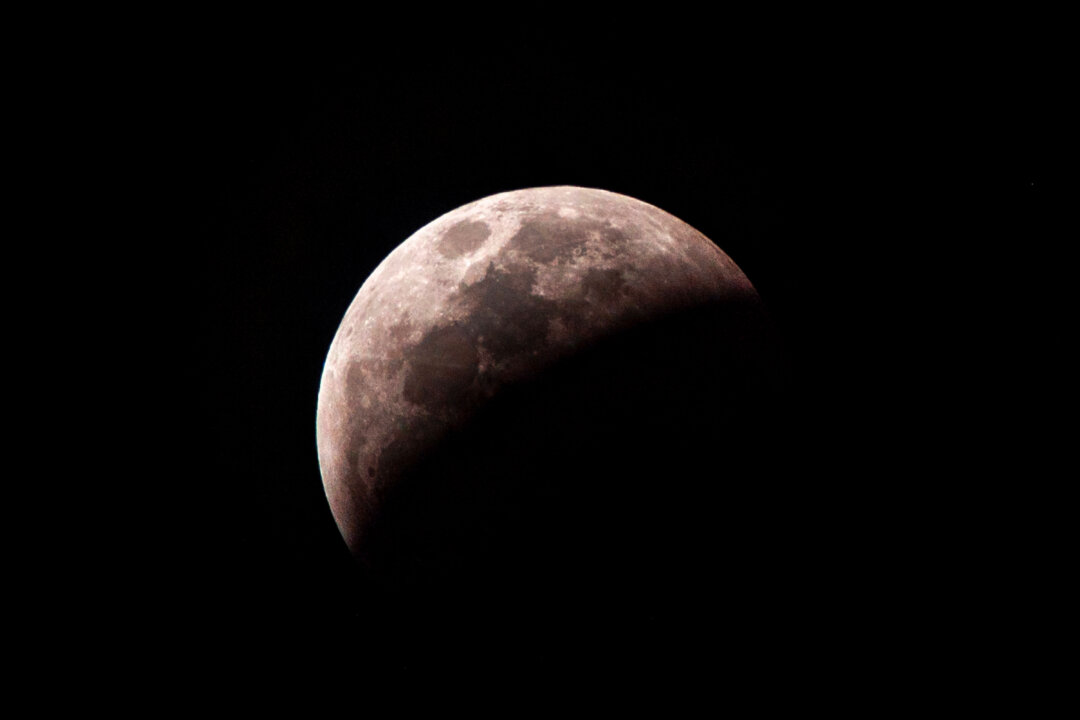 Penumbral Lunar Eclipse to Coincide With ‘Strawberry Full Moon’ in June ...