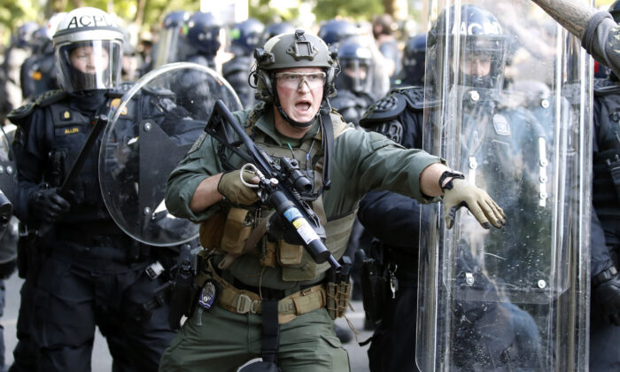 Police begin to clear demonstrators gathered as they protest near the White House, in Washington on June 1, 2020. (Alex Brandon/AP Photo)