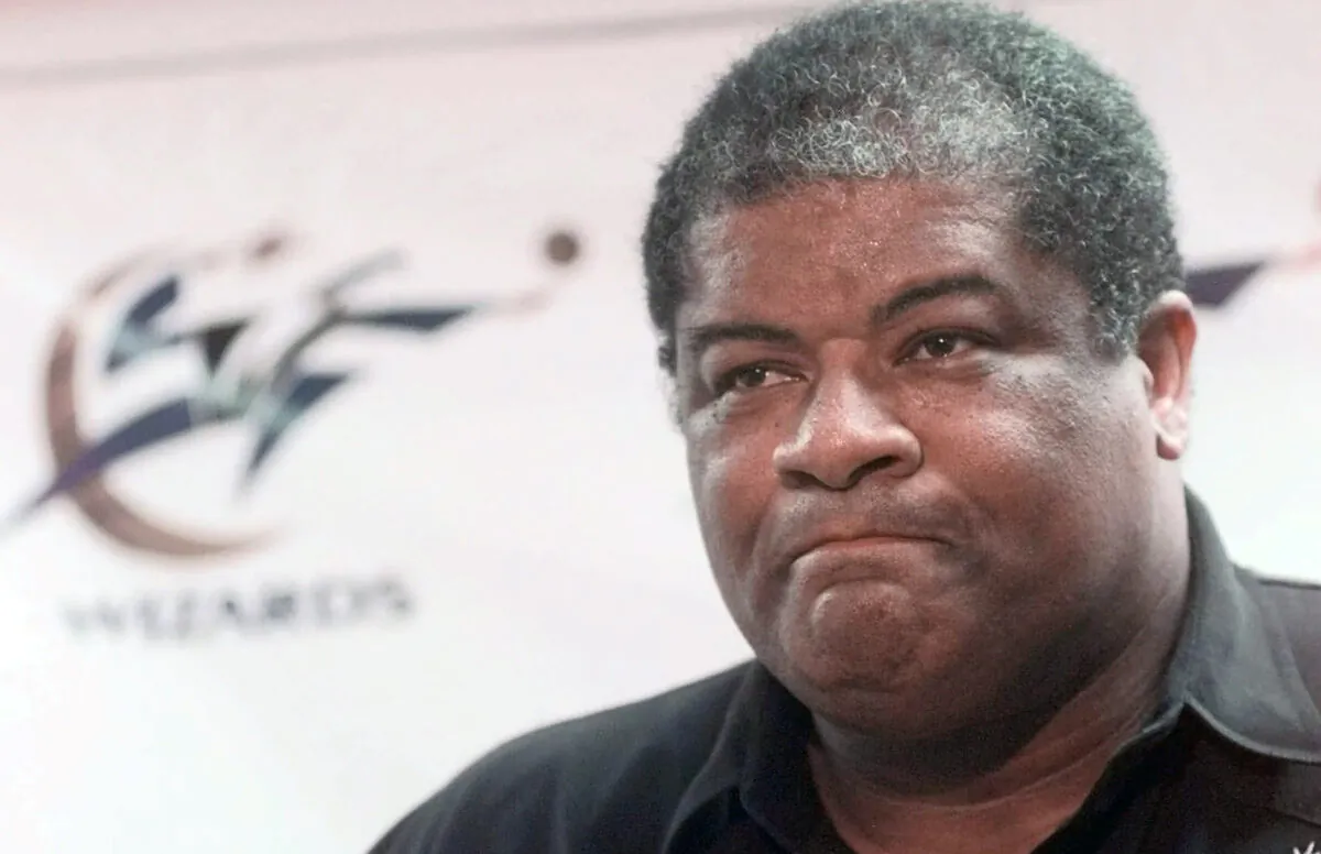 Washington Wizards General Manager Wes Unseld announces the trade of Chris Webber to the Sacramento Kings for Mitch Richmond and Otis Thorpe at the MCI Center in Washington, on May 14, 1998. (Brian K. Diggs/AP Photo)