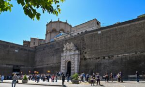 Lockdowns Ease in Florida, Europe With New Tourism Rules